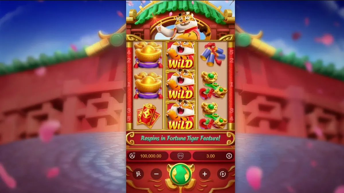 Fortune Tiger slot machine interface na may gintong tigre at mga simbolo ng suwerte.